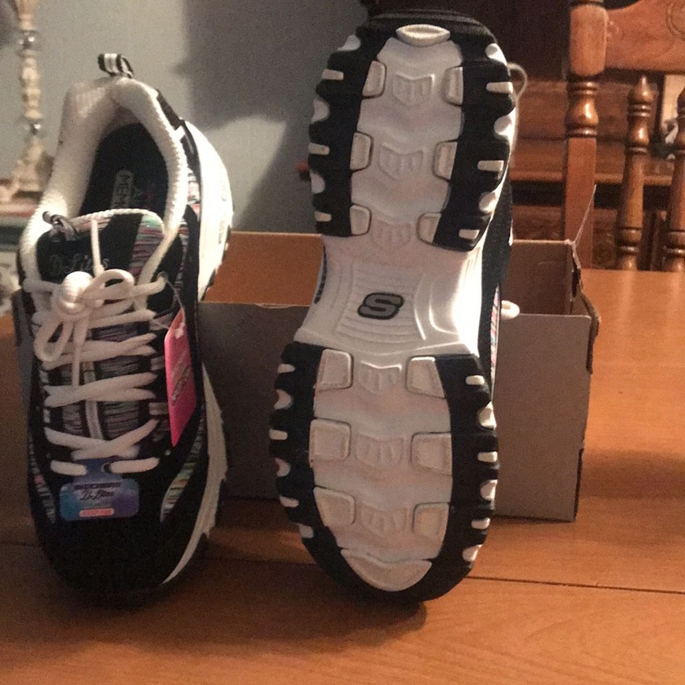 Sketchers air cooled memory foam sneakers NBW